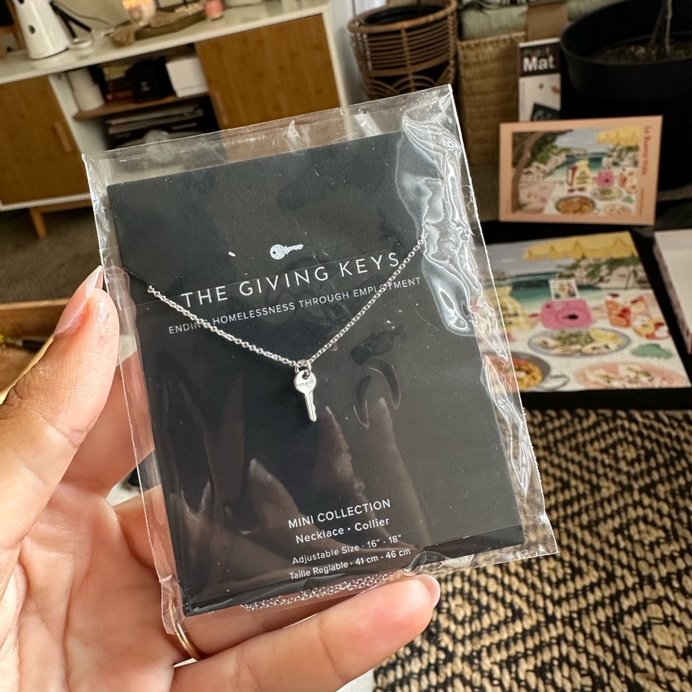 NWT The Giving Keys Necklace Mini